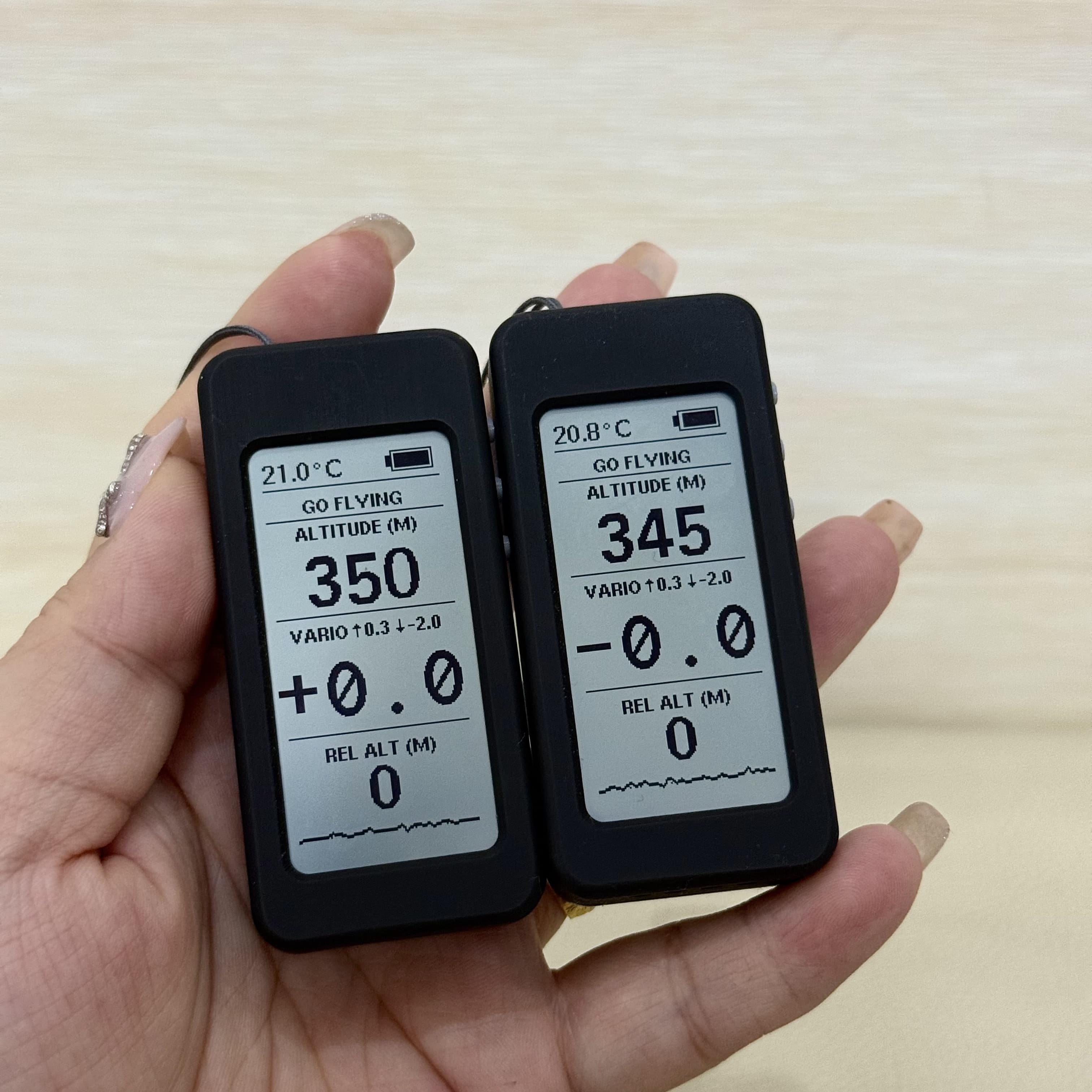 KE Vario hand size comparison